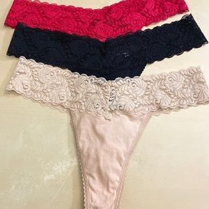 FREDERICKS THONG LOT OF 3